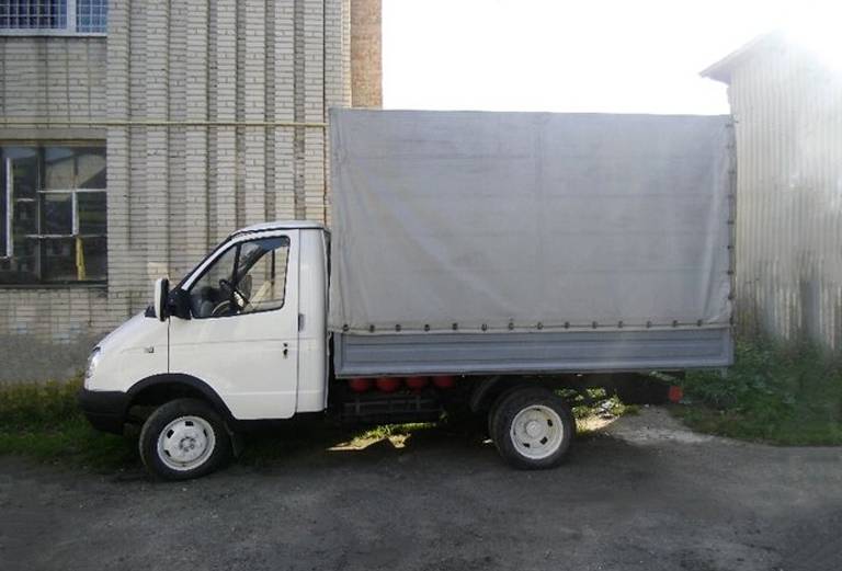Заказать грузовой автомобиль для отправки личныx вещей : Диван из Кемерова в Киселевска